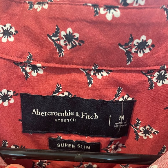 NWOT Abercrombie Floral Button Down - Picture 3 of 3